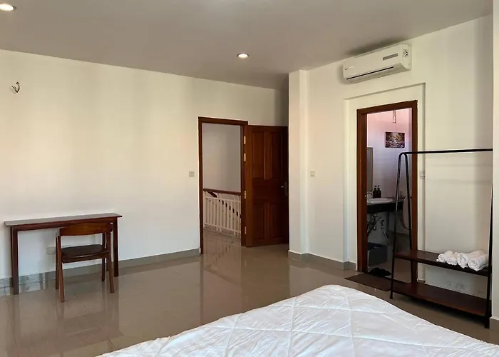 D32 Homestay Near Airport Behind Brown Coffee Airport